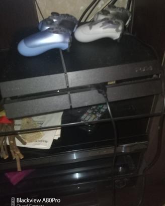 Play station 4 + 2 joystick