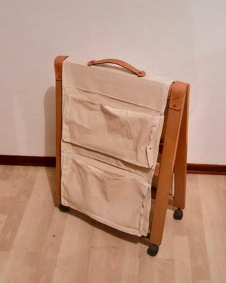 Organizer pieghevole in legno e tela con ruote