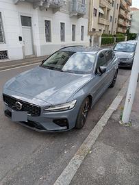 Volvo v60 B4 d plus dark 147kw 197 cv