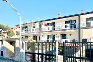 Villa a schiera Lago Patria