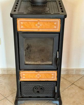 Stufa a legna DAFNE 7,7 kW + kit canna fumaria