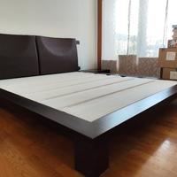 Letto matrimoniale con comodino – GRATIS!