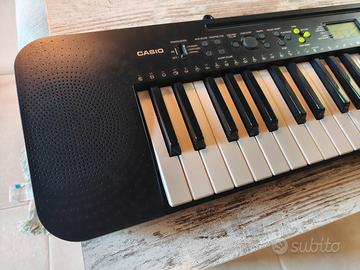 Tastiera Casio CTK-240 praticamente nuova