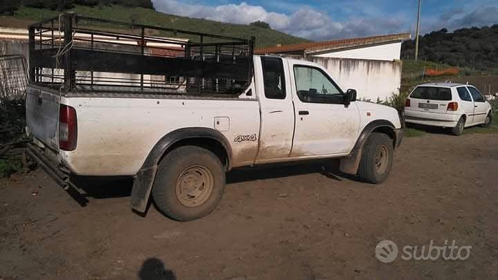 Nissan King Cab 2002 photo 2
