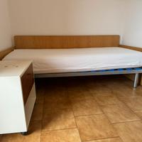 Letto singolo cameretta con comodino