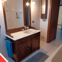 Mobile Bagno Legno Marmo Lavabo Rubinetto Girevole