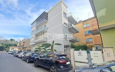 Appartamento RISTRUTTURATO con 3 balconi in zona c