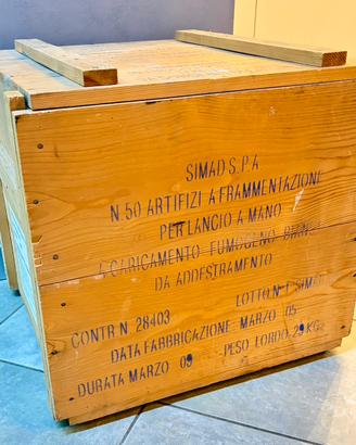 Cassa  militare in legno vuota