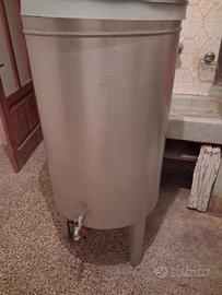 fusto acciaio 250 litri con rubinetto 