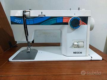 Macchina per cucire Necchi 207 con mobile