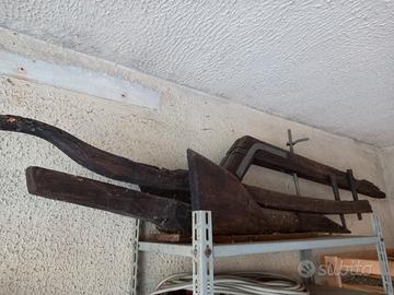 Aratro in legno