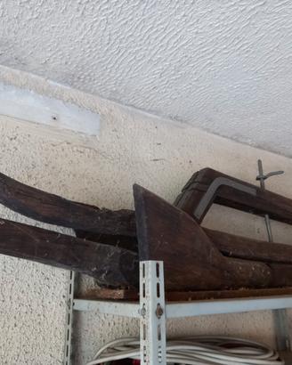 Aratro in legno