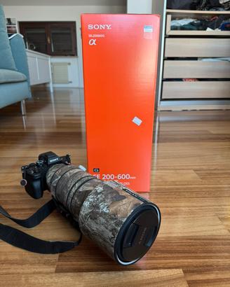 Sony FE 200-600 mm f / 5.6-6.3 G OSS