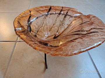 Centro tavola il vetro colorato con supporto metal