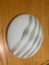 Plafoniera in vetro bianco satinato