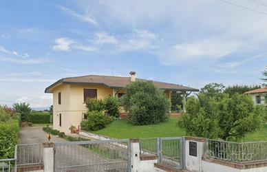 Villa di 155 m² con più di 5 locali e box auto dop