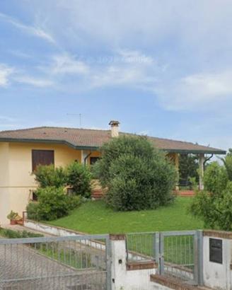 Villa di 155 m² con più di 5 locali e box auto dop