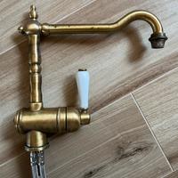 Rubinetto in ottone bronzato