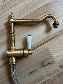 Rubinetto in ottone bronzato