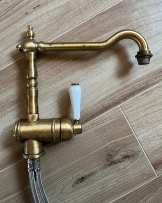 Rubinetto in ottone bronzato