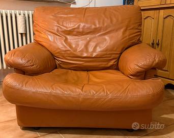 POLTRONA VINTAGE IN VERA PELLE – METÀ ANNI ’80