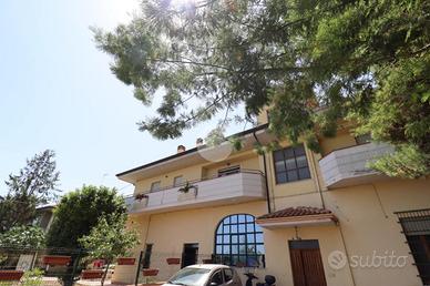 4 LOCALI A MOSCIANO SANT'ANGELO