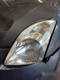 Proiettore sinistro SUZUKI SWIFT del 2008
