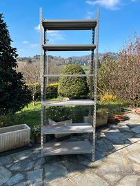 Scaffalatura metallica