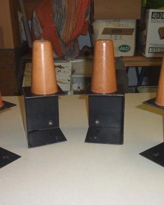 Piedi in legno per mobili o divani