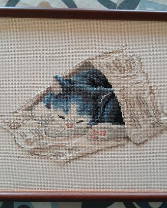 Quadro con gatto ricamato a punto croce 