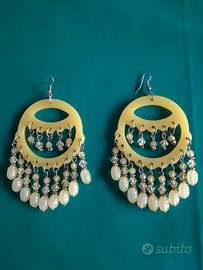 Orecchini pendenti in melanina
