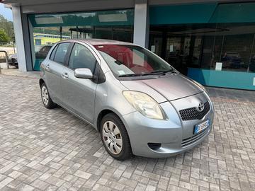 Toyota Yaris 1.0 BENZINA 5 porte - NEOPATENTATI