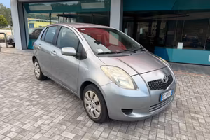 Toyota Yaris 1.0 BENZINA 5 porte - NEOPATENTATI