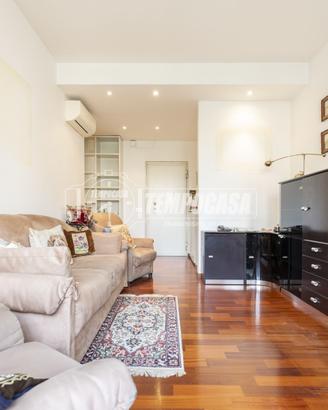 VENDITA BILOCALE PIANO ALTO IN ZONA BEN SERVITA