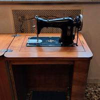 Macchina da cucire  vintage completa di mobile