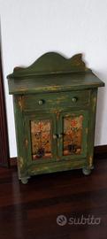 Mobiletto in legno verde