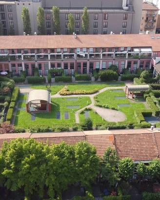 Loft / Open Space di 296 m² con più di 5 locali a 