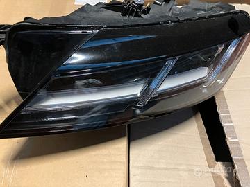 Audi TT faro anteriore sinistro