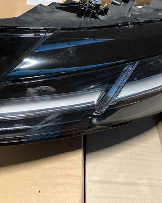 Audi TT faro anteriore sinistro