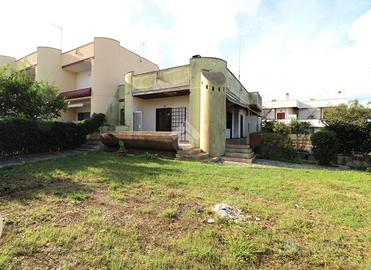 VILLA A SCHIERA A ARDEA