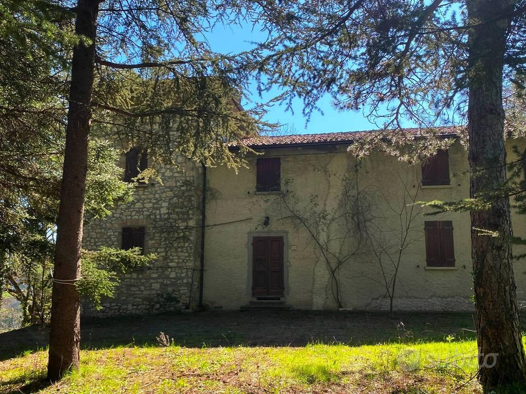 Rustico / Casale di 350 m² con più di 5 locali e b - Vista 3