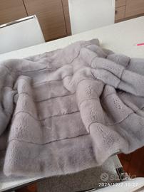 Splendida pelliccia di visone grigio violet