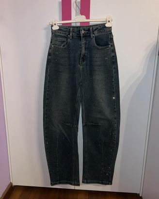 Jeans grigi/scuri con strass/diamantini