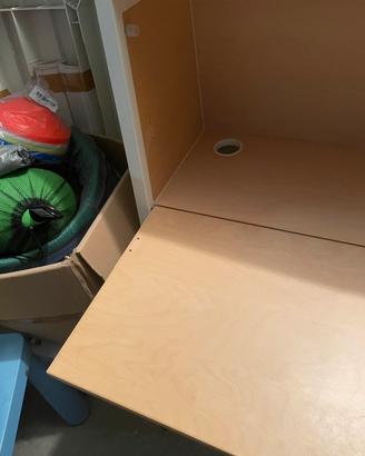 Scrivania richiudubile  ikea + sedia Rotelle