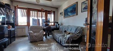 APPARTAMENTO CON POSTO AUTO, CANTINA E BALCONE.