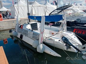 Trimarano richiudibile Corsair 750 con carrello