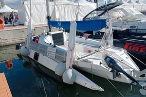 Trimarano richiudibile Corsair 750 con carrello