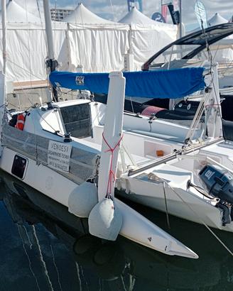 Trimarano richiudibile Corsair 750 con carrello