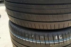 Coppia di pneumatici usati 285 35 20 Michelin