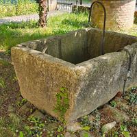 antica vasca in sasso